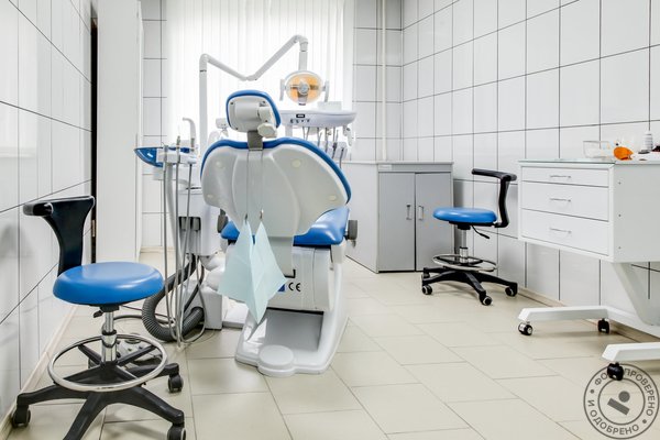 Семейная клиника Доктор рядом на улице Маршала Савицкого - фото 2