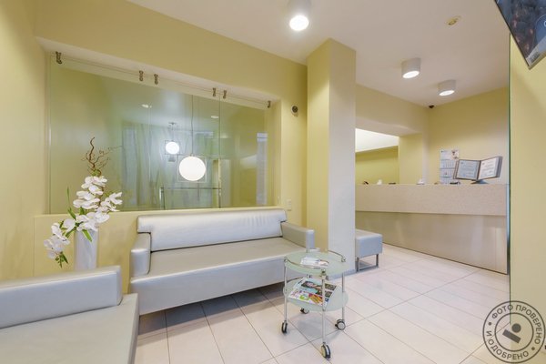 Многопрофильная клиника МЕДИ на Комендантском - фото 2