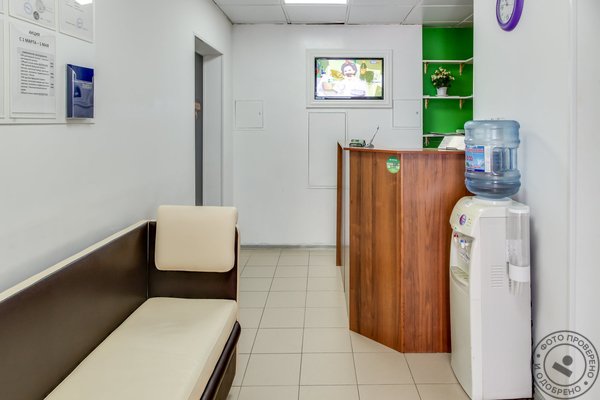 Семейная клиника Доктор рядом на улице Маршала Савицкого - фото 1